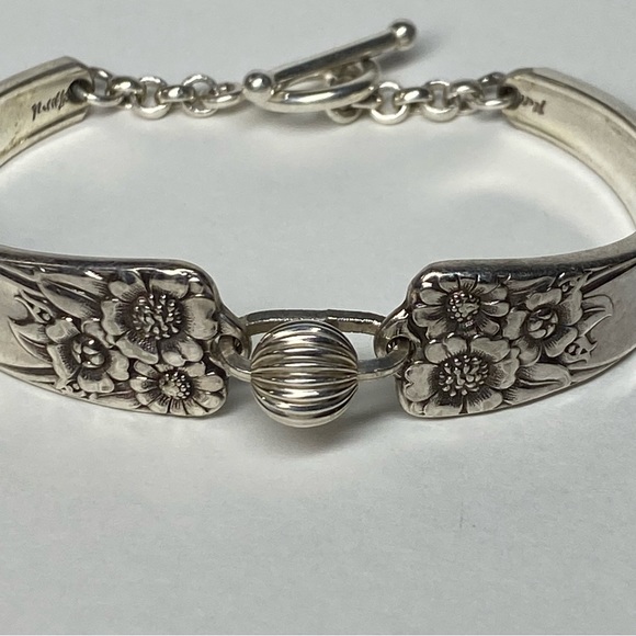 Vintage Sterling Silver Spoon Bracelet April with Spinning Bead - Picture 2 of 7